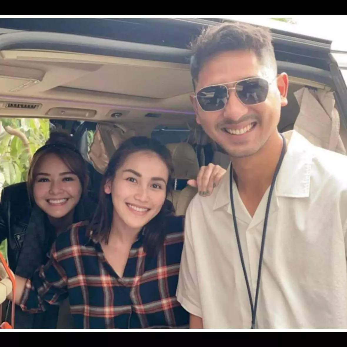 Potret 8 seleb foto bareng pemain Ikatan Cinta, fans berat