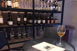 Begini cara menyimpan minuman untuk koleksi, beda jenis beda caranya