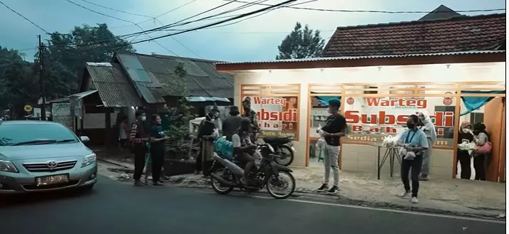 Momen Atta-Aurel berbagi © YouTube/Atta Halilintar