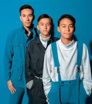 Gaya pemotretan terbaru keluarga Darius Sinathrya © Instagram/@riomotret Gaya pemotretan terbaru keluarga Darius Sinathrya © Instagram/@riomotret