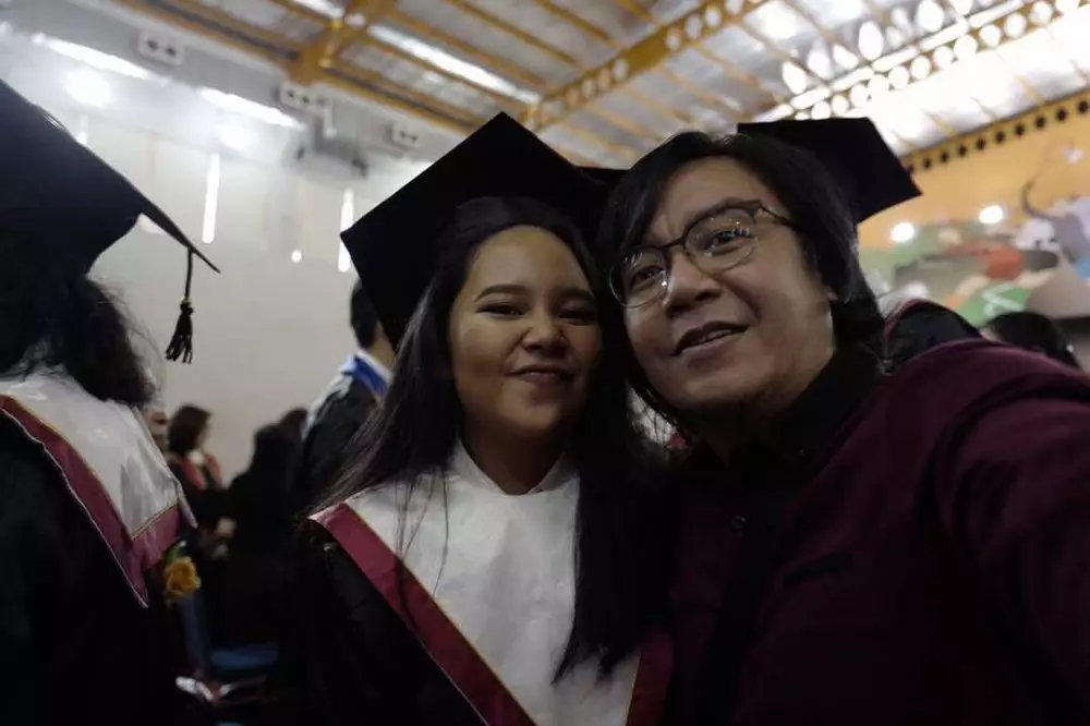 seleb ganteng dengan putrinya © 2021 brilio.net