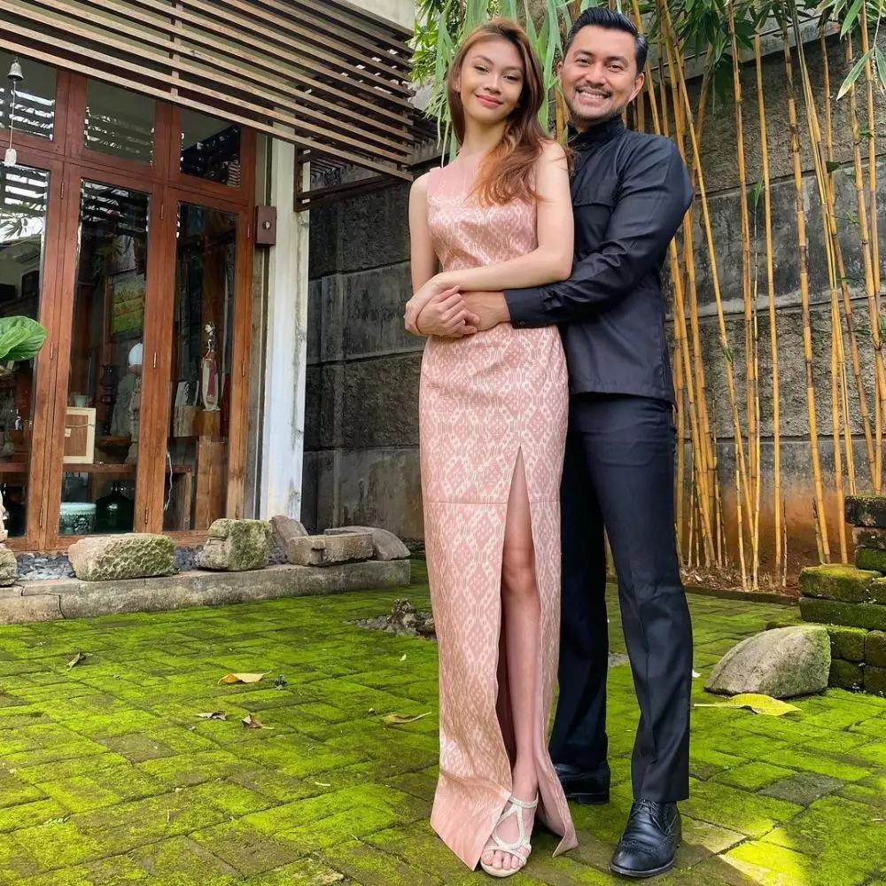 seleb ganteng dengan putrinya © 2021 brilio.net