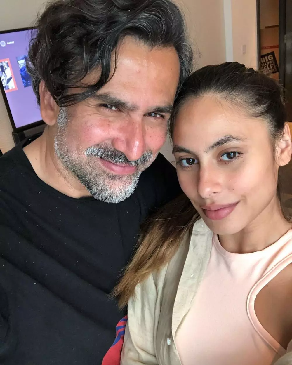 seleb ganteng dengan putrinya © 2021 brilio.net