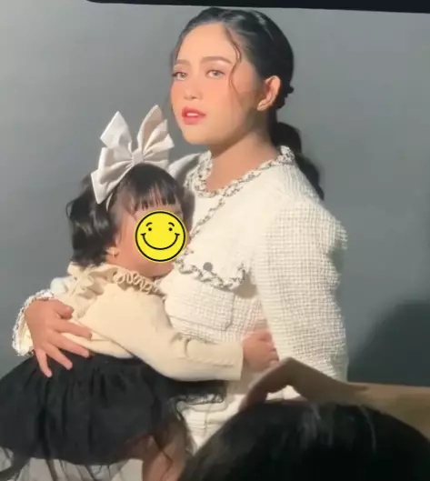 pemotretan Rachel Vennya dan putrinya © 2021 brilio.net pemotretan Rachel Vennya dan putrinya © 2021 brilio.net