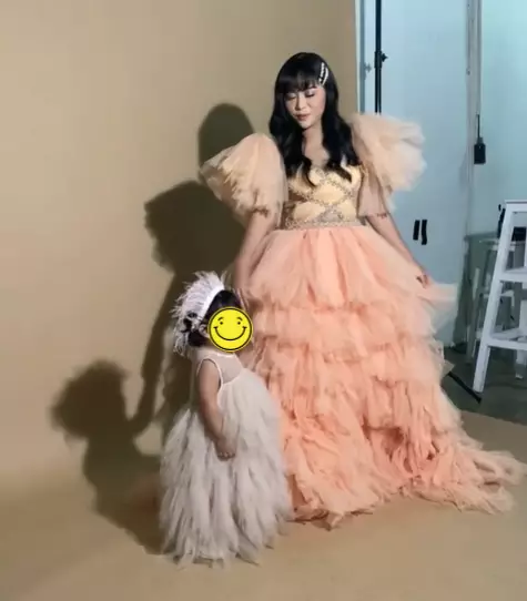 pemotretan Rachel Vennya dan putrinya © 2021 brilio.net pemotretan Rachel Vennya dan putrinya © 2021 brilio.net