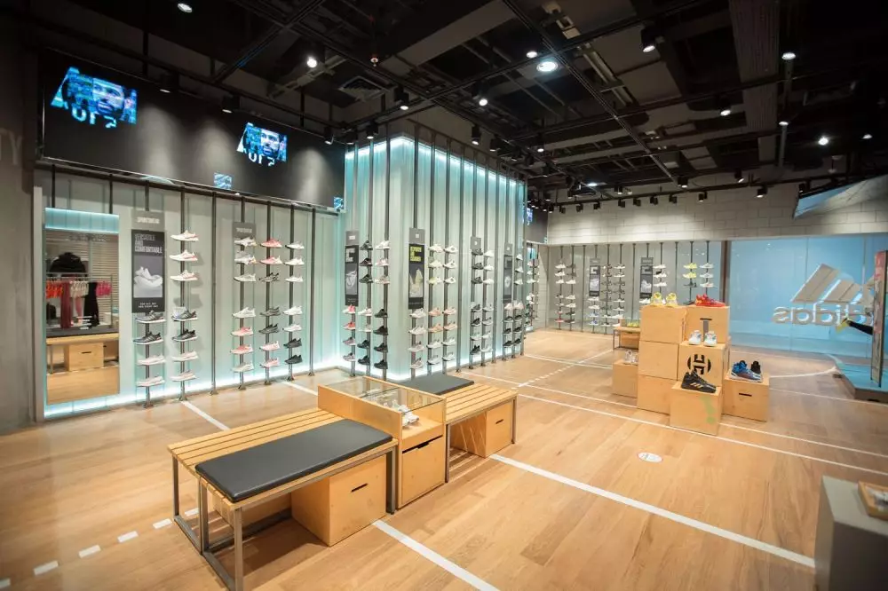 2 Gerai adidas © 2021 brilio.net 2 Gerai adidas © 2021 brilio.net