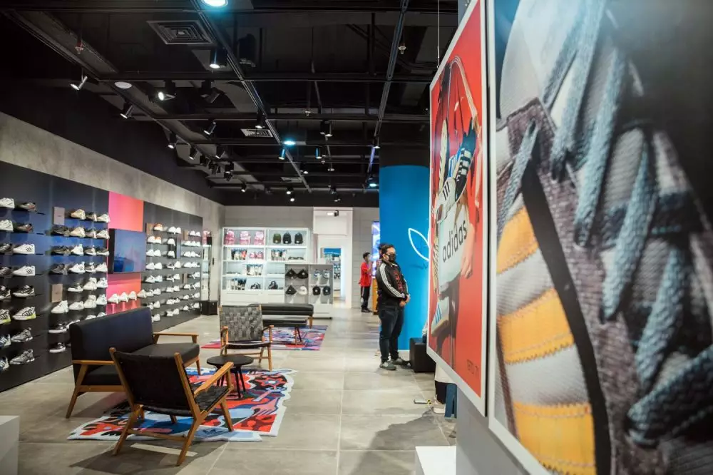 2 Gerai adidas © 2021 brilio.net 2 Gerai adidas © 2021 brilio.net