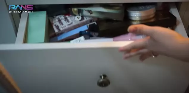 Nagita Slavina beres-beres lipstik © 2021 brilio.net