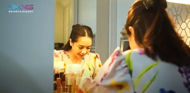 Nagita Slavina beres-beres lipstik © 2021 brilio.net