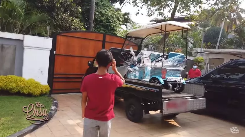 momen ruben onsu beri hadiah tuk tuk © YouTube momen ruben onsu beri hadiah tuk tuk © YouTube