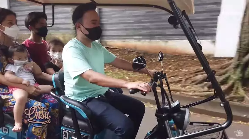 momen ruben onsu beri hadiah tuk tuk © YouTube momen ruben onsu beri hadiah tuk tuk © YouTube