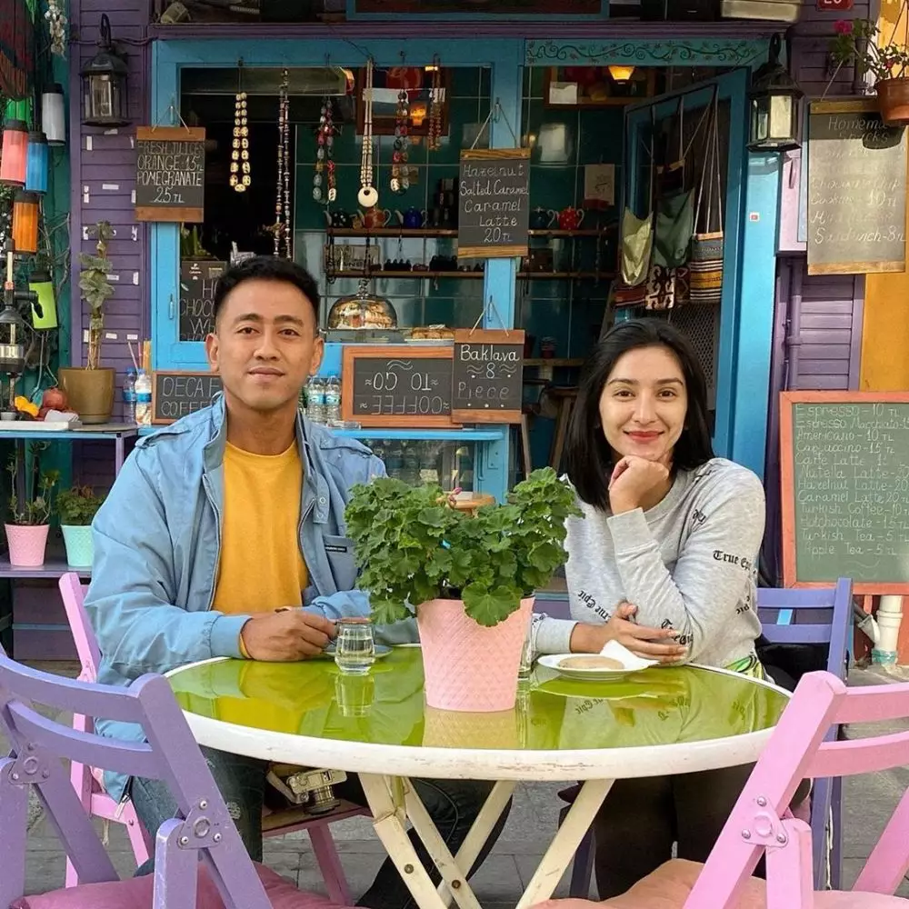 Pesinetron dilamar saat ulang tahun © Istimewa