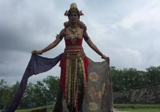Potret Prisia Nasution peragakan tari tradisional © Instagram/@prisia Potret Prisia Nasution peragakan tari tradisional © Instagram/@prisia