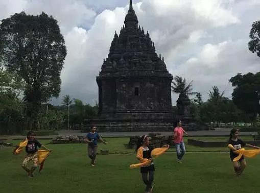 Potret Prisia Nasution peragakan tari tradisional © Instagram/@prisia Potret Prisia Nasution peragakan tari tradisional © Instagram/@prisia