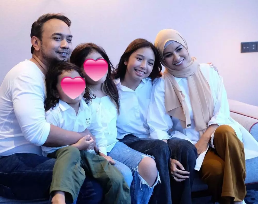 Gaya pemotretan keluarga presenter © Instagram Gaya pemotretan keluarga presenter © Instagram