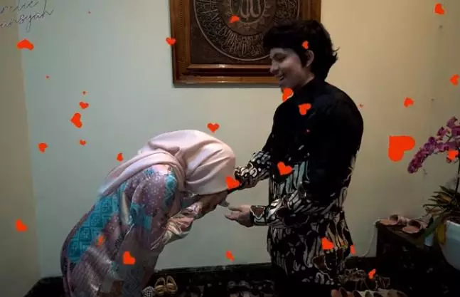 Momen Aurel Hermansyah siapin kebutuhan Atta © YouTube/Aurelie Hermansyah