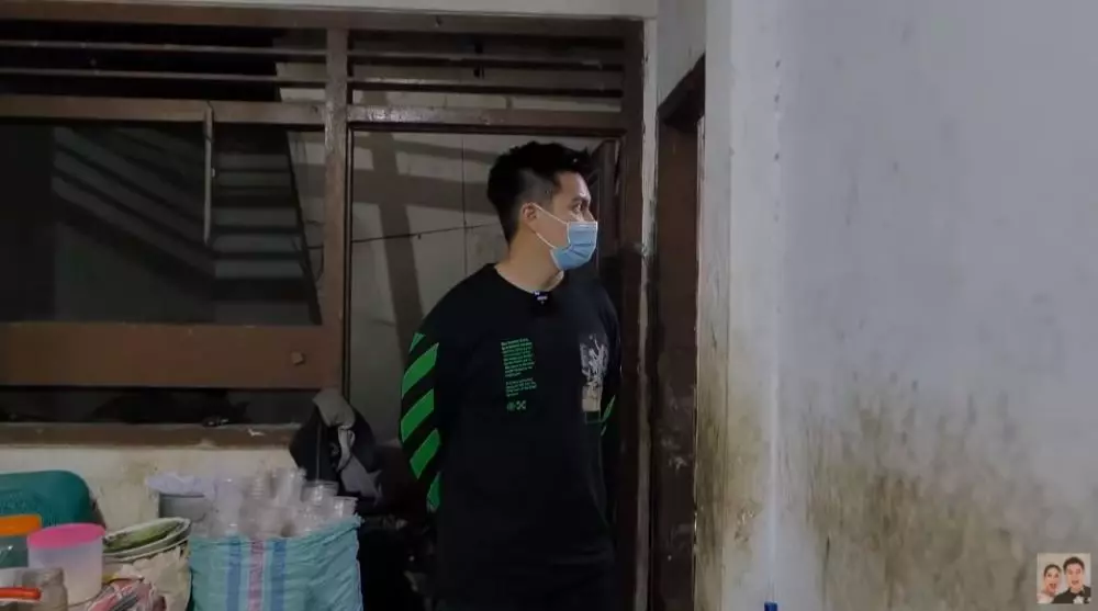 Baim Wong renovasi rumah © YouTube
