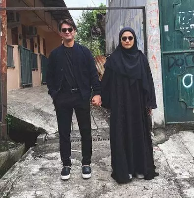 Gaya fashion Ricky Harun dan sang istri © Instagram/@rickyharun Gaya fashion Ricky Harun dan sang istri © Instagram/@rickyharun