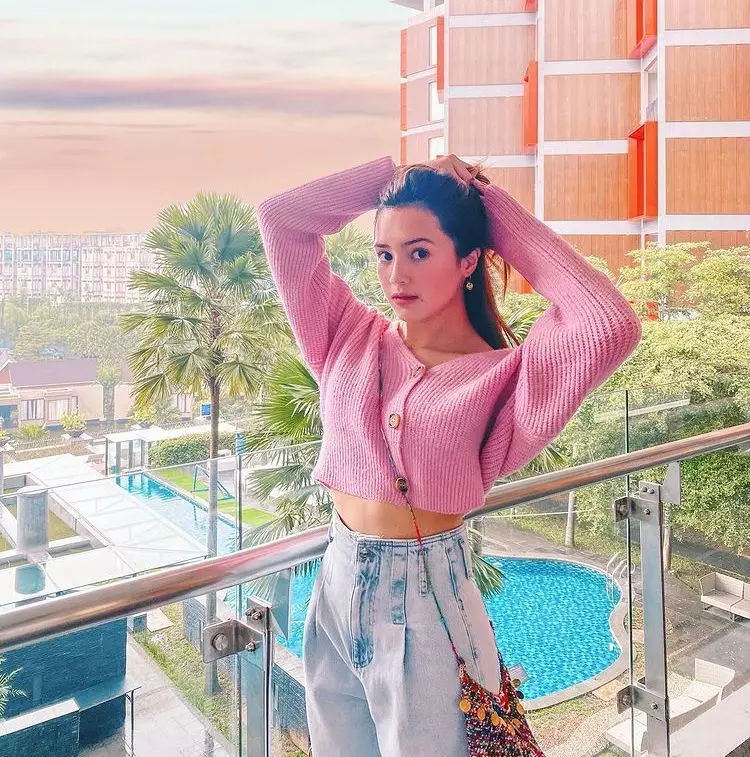 Gaya outfit Beby Tsabina dengan nuansa pastel Instagram/@bebytsabina