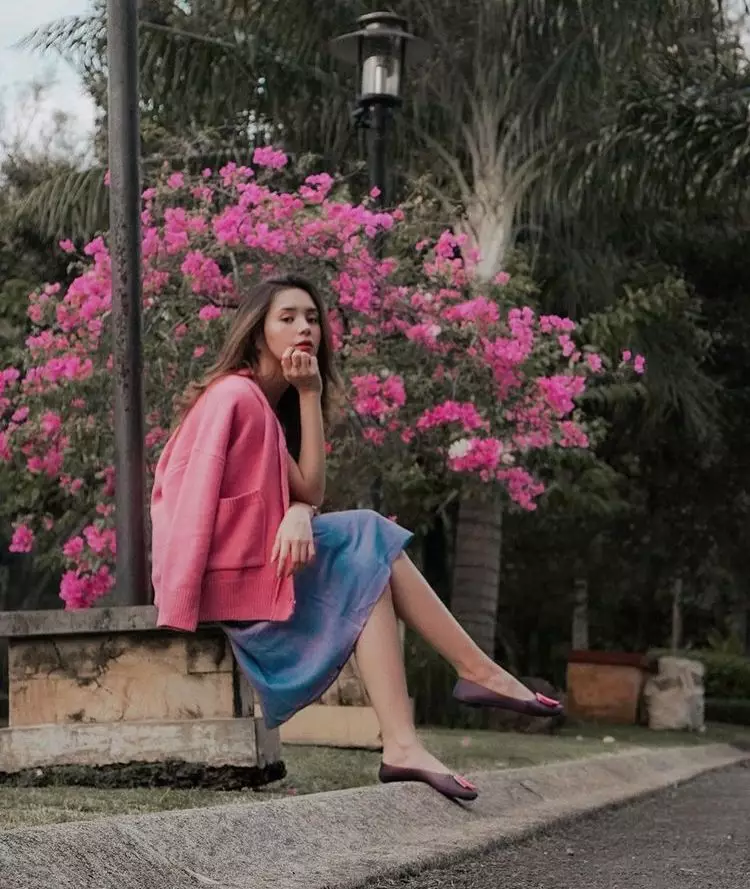 Gaya outfit Beby Tsabina dengan nuansa pastel Instagram/@bebytsabina