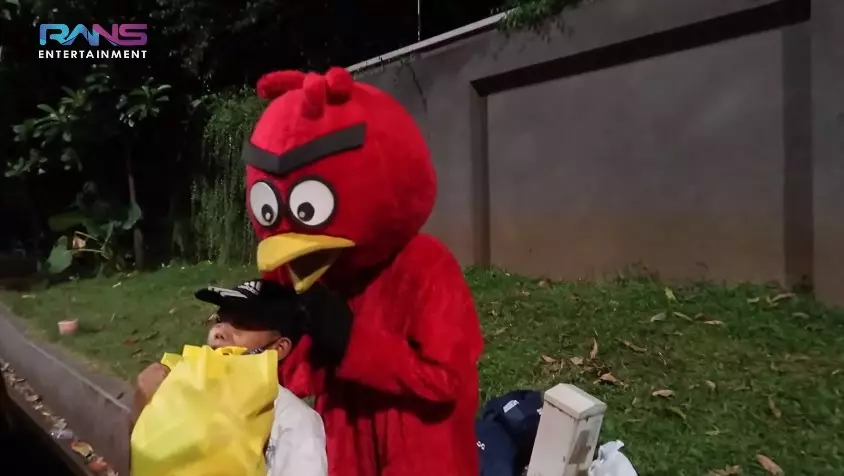 Momen Nagita dan Raffi siapkan ratusan sembako Youtube/Rans Entertainment