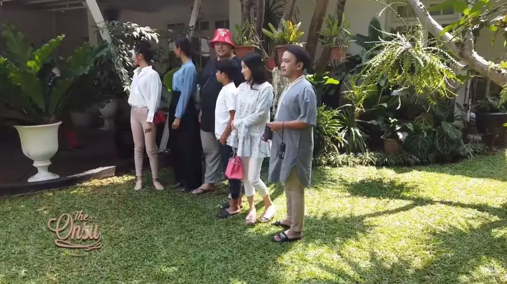 rumah ibunda Ivan Gunawan © YouTube