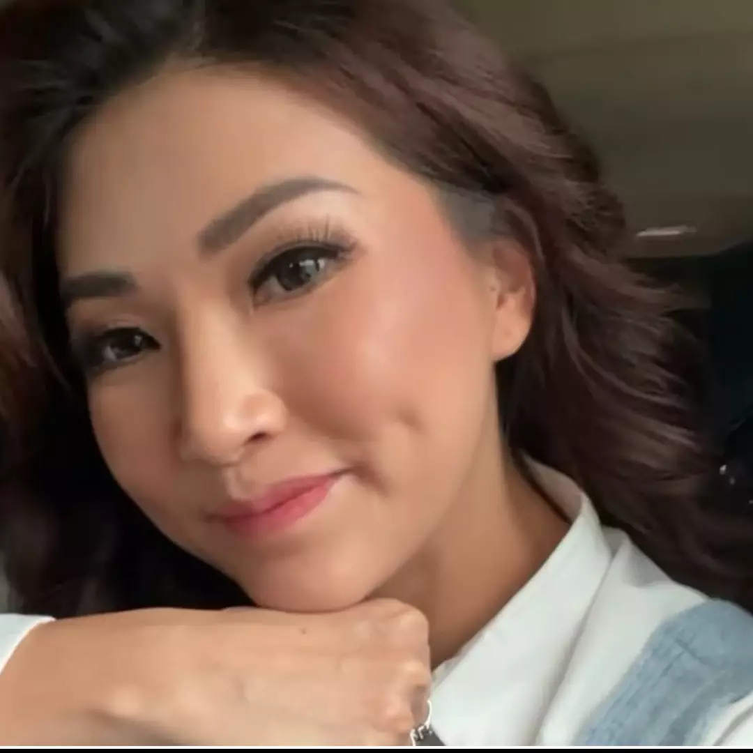 10 Momen Sarwendah sulam alis dan bibir, kian menawan