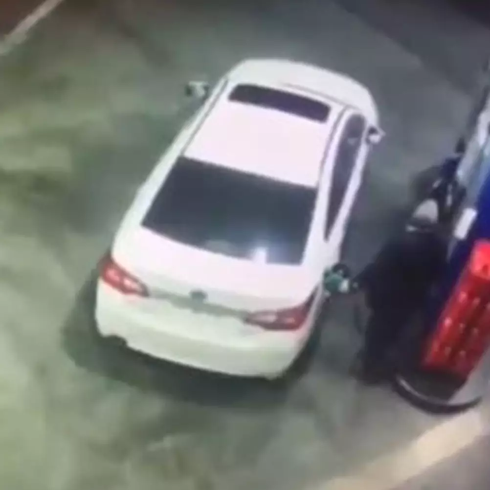 Aksi heroik pria siram kawanan perampok dengan bensin, tuai pujian