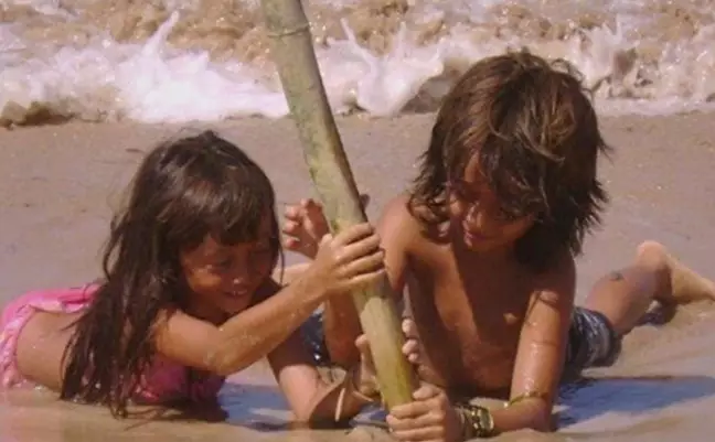 Potret lawas pesinetron dengan saudara kandung dari berbagai sumber Potret lawas pesinetron dengan saudara kandung dari berbagai sumber