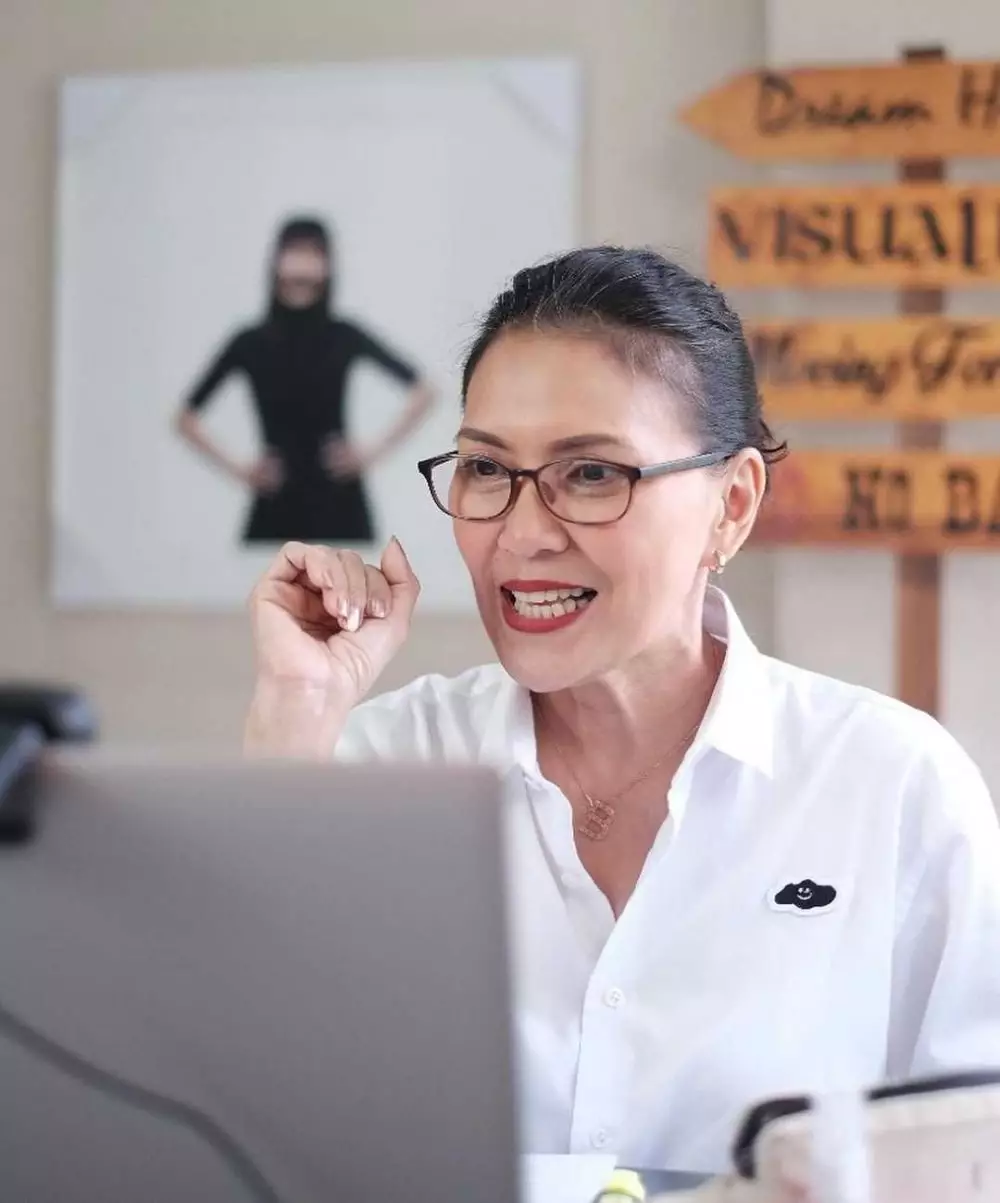 Berusia lebih dari 50 tahun 15 seleb ini tetap memesona bak ABG dari berbagai sumber