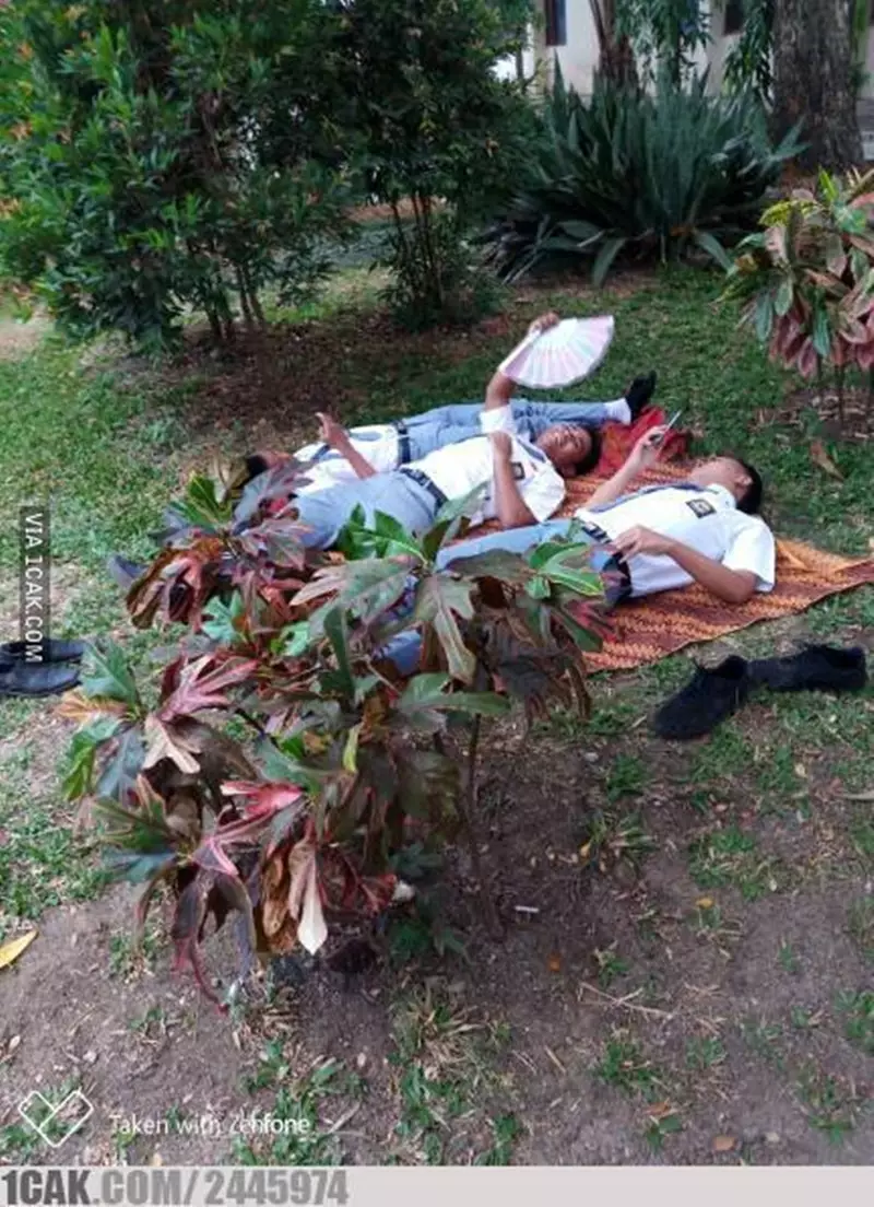 potret orang berjemur © 2021 berbagai sumber