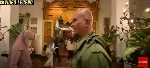 Momen Mulan Jameela buka puasa bersama mantan suami © YouTube/Video Legend