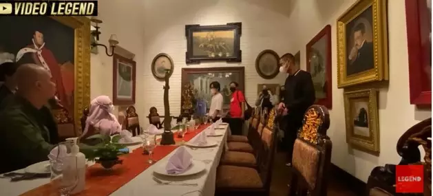 Momen Mulan Jameela buka puasa bersama mantan suami © YouTube/Video Legend