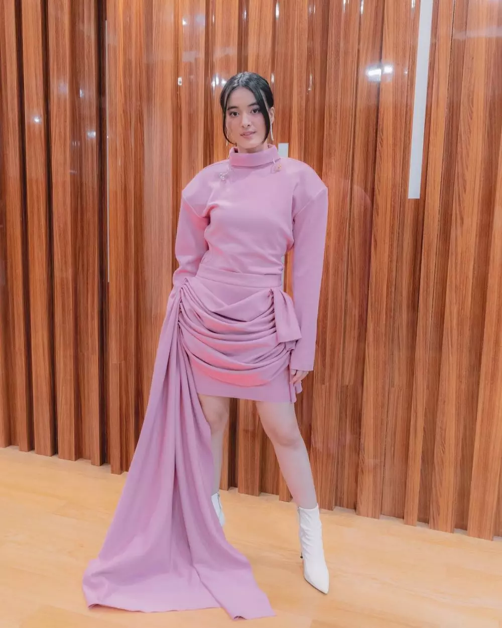 Gaya outfit Mawar Eva De Jongh serba pink Instagram/@mawar_eva Gaya outfit Mawar Eva De Jongh serba pink Instagram/@mawar_eva