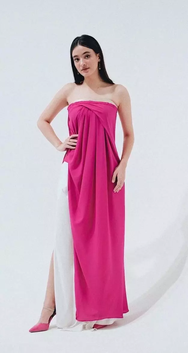 Gaya outfit Mawar Eva De Jongh serba pink Instagram/@mawar_eva Gaya outfit Mawar Eva De Jongh serba pink Instagram/@mawar_eva