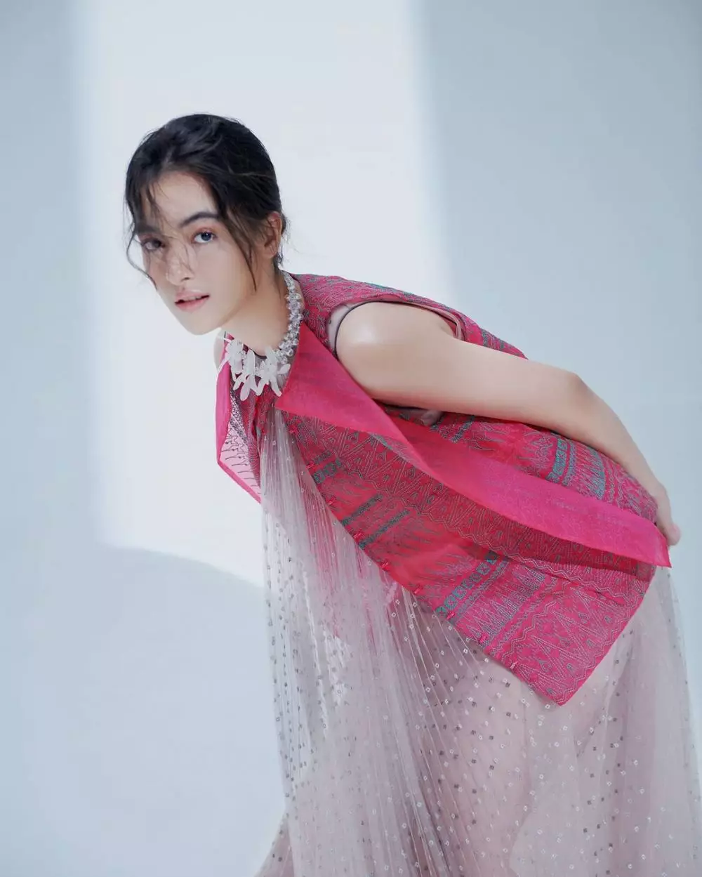 Gaya outfit Mawar Eva De Jongh serba pink Instagram/@mawar_eva Gaya outfit Mawar Eva De Jongh serba pink Instagram/@mawar_eva