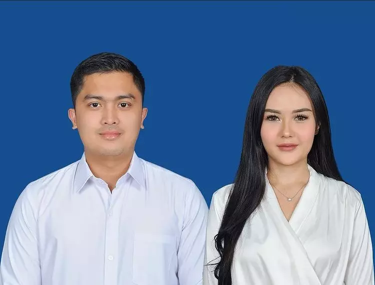 Potret pasangan seleb di pasfoto buku nikah ini bikin baper dari berbagai sumber