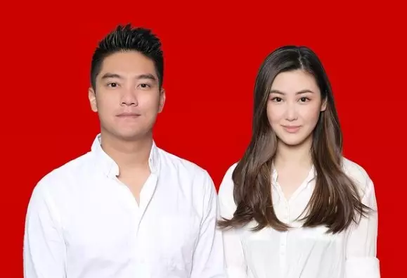 Potret pasangan seleb di pasfoto buku nikah ini bikin baper dari berbagai sumber