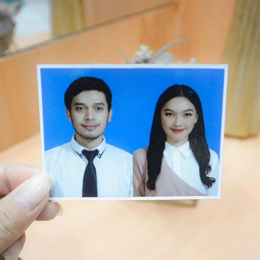 Potret pasangan seleb di pasfoto buku nikah ini bikin baper dari berbagai sumber