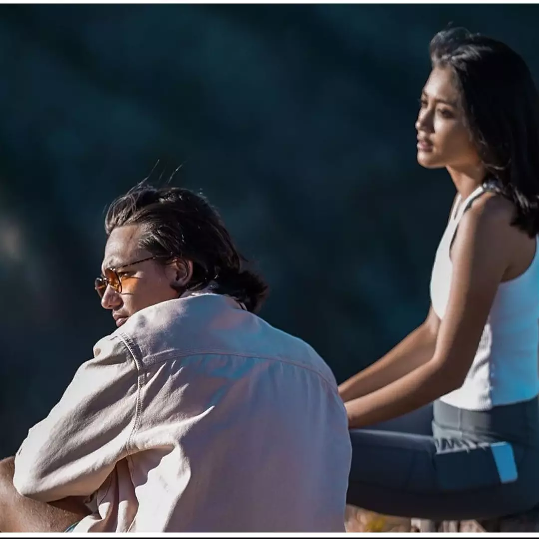 9 Momen liburan Adipati Dolken dan Canti Tachril di Flores, romantis