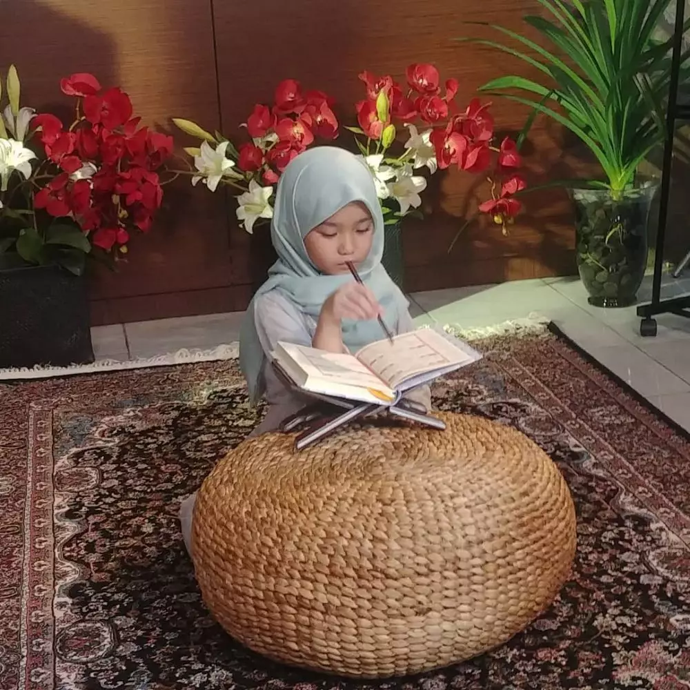 Bilqis anak Ayu Ting Ting jadi presenter cilik © 2021 brilio.net Bilqis anak Ayu Ting Ting jadi presenter cilik © 2021 brilio.net