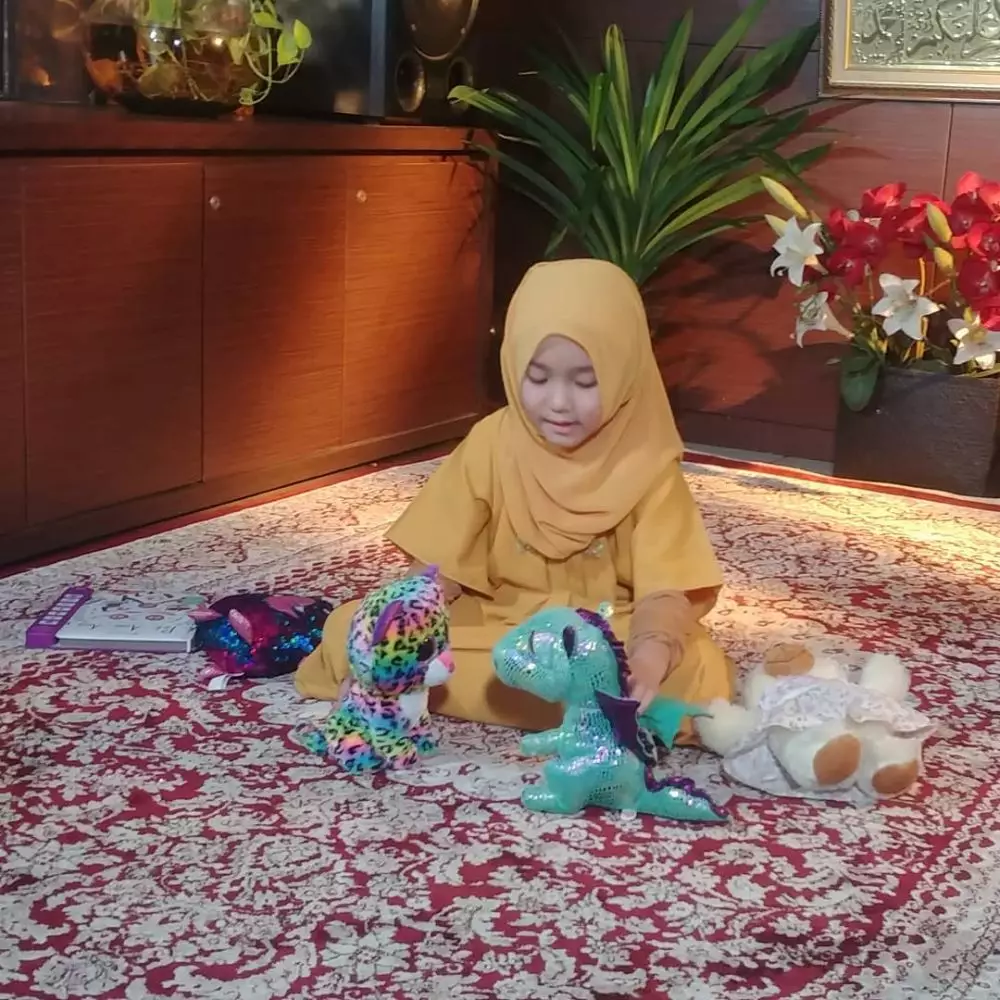 Bilqis anak Ayu Ting Ting jadi presenter cilik © 2021 brilio.net Bilqis anak Ayu Ting Ting jadi presenter cilik © 2021 brilio.net