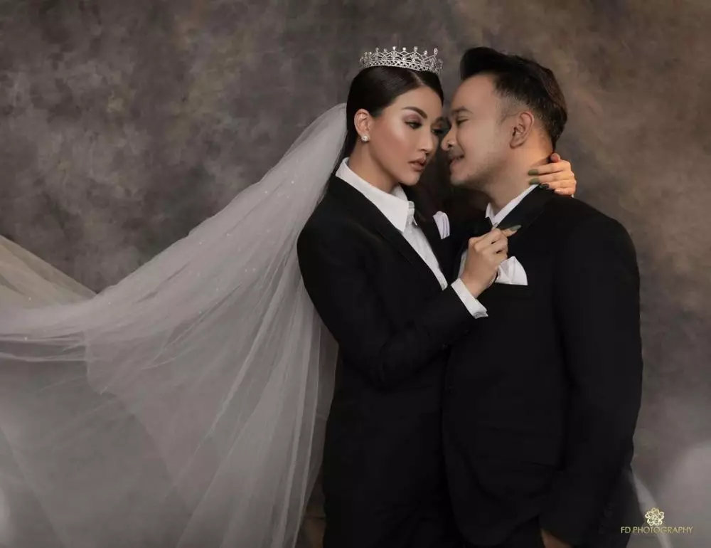 gaya pemotretan presenter dan pasangan © Instagram