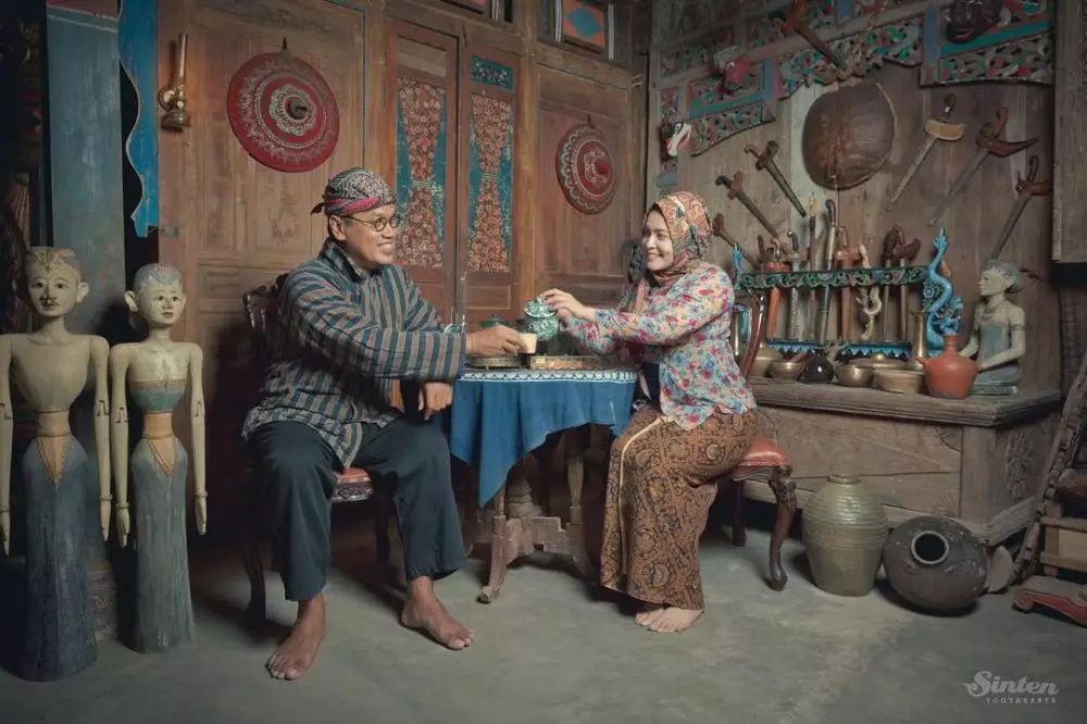 gaya pemotretan presenter dan pasangan © Instagram