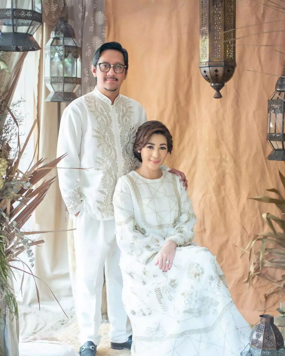gaya pemotretan presenter dan pasangan © Instagram