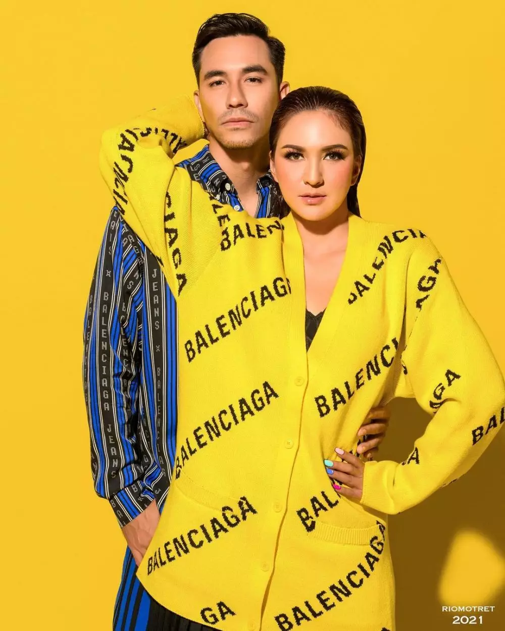 gaya pemotretan presenter dan pasangan © Instagram