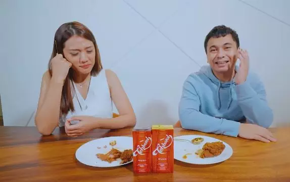 Momen heboh Raditya Dika masak © YouTube/Raditya Dika