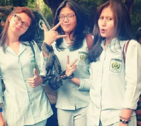 mantan artis cilik pakai seragam sekolah © berbagai sumber