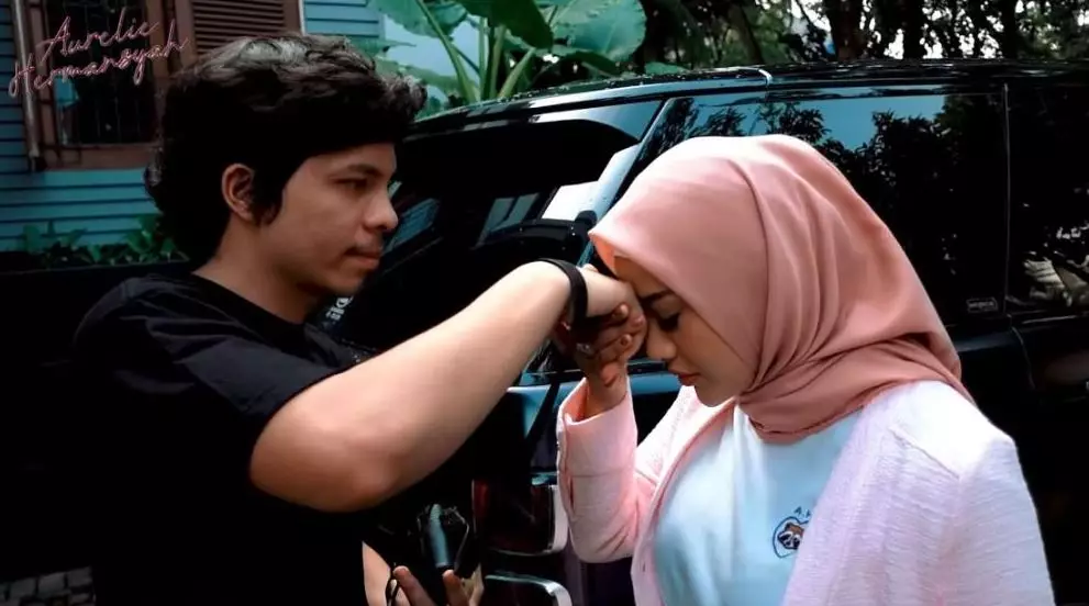 Aurel buka bersama dengan teman SMA © 2021 brilio.net Aurel buka bersama dengan teman SMA © 2021 brilio.net