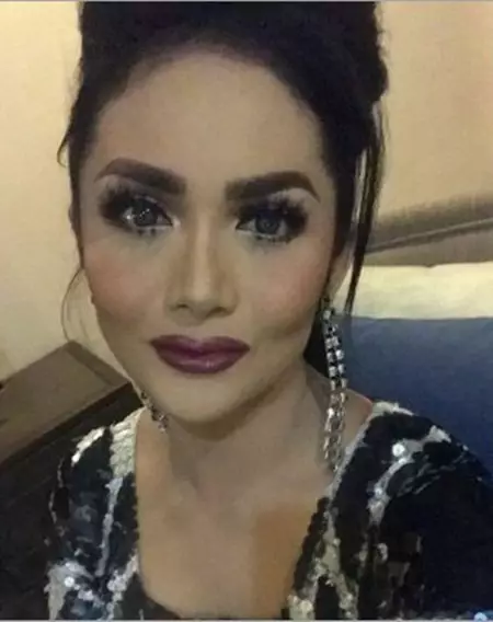 Krisdayanti makeup gothic © 2021 brilio.net